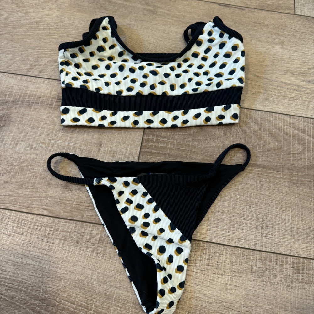 Beach Riot Swim Set! Great condition!